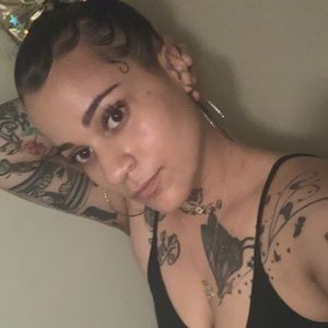 Meet your Posher, Synaïa